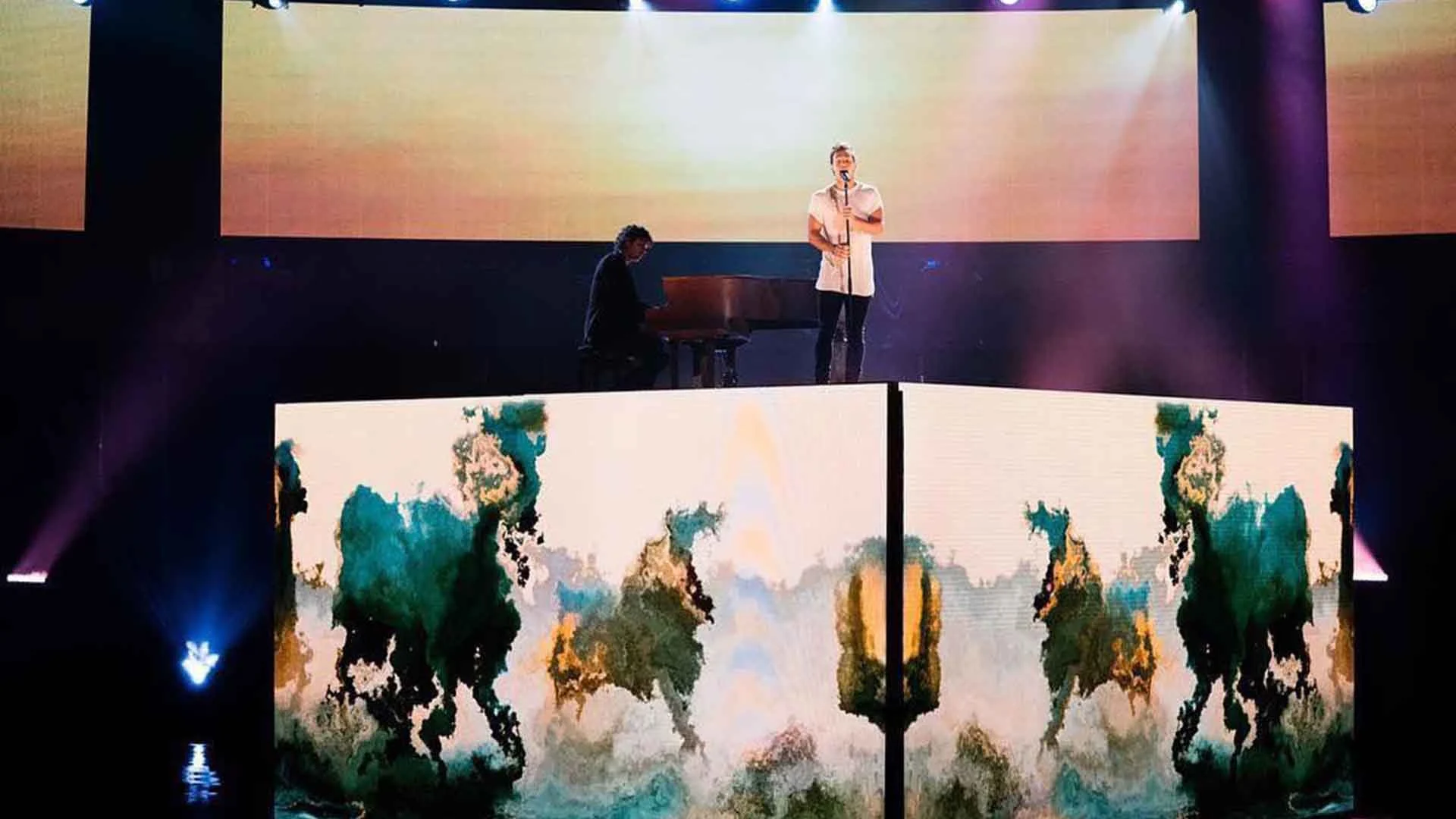 Horses projection mapping live